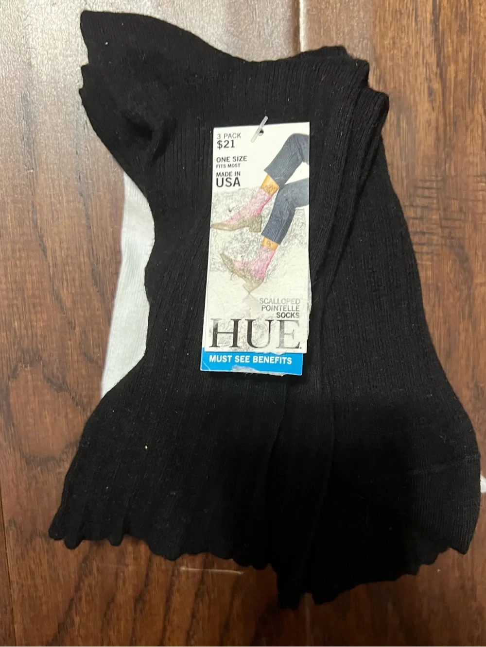 Hue Womens 3 Pk Scalloped Pointelle Crew Socks 2 Black/1 White One Size MSRP $21